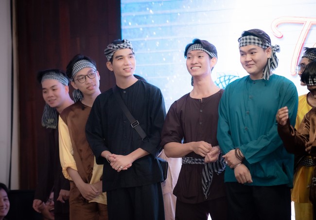 Full-Moon Festival performance program