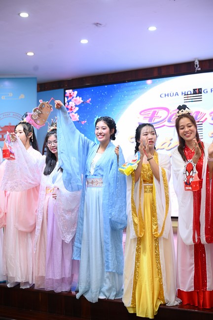 Full-Moon Festival performance program