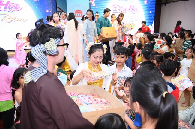 Full-Moon Festival performance program