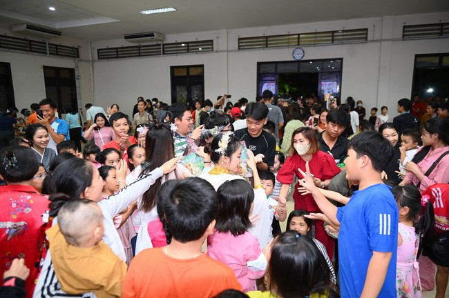 Full-Moon Festival performance program