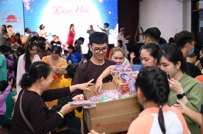 Full-Moon Festival performance program