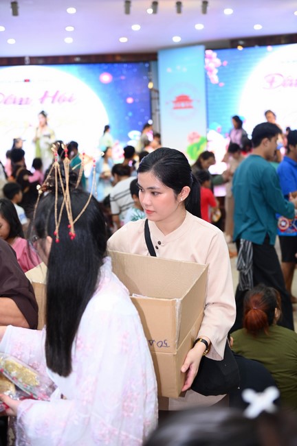 Full-Moon Festival performance program