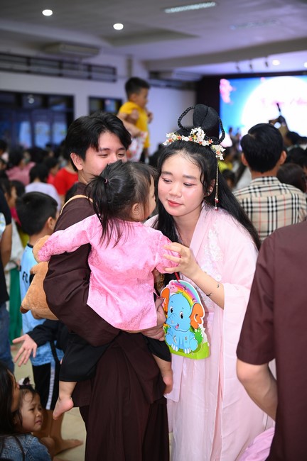 Full-Moon Festival performance program