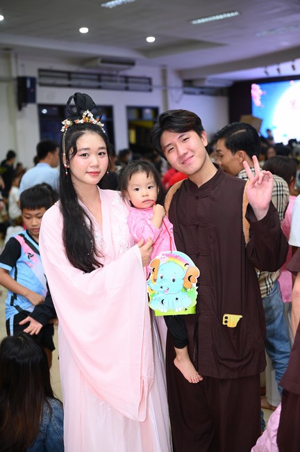 Full-Moon Festival performance program