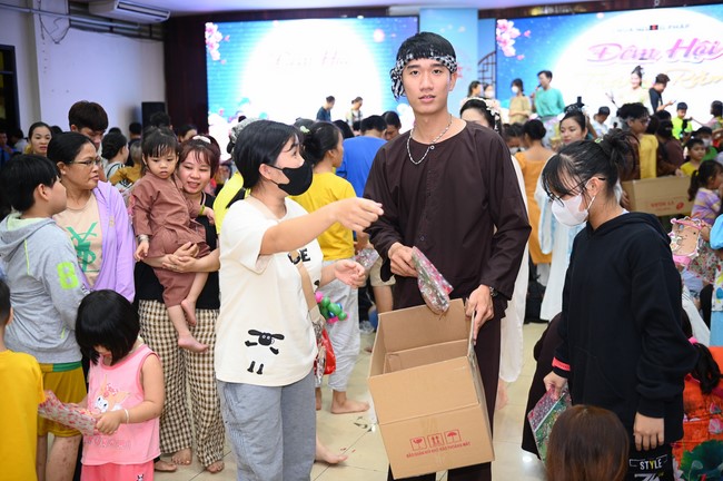 Full-Moon Festival performance program