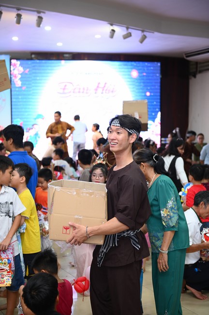 Full-Moon Festival performance program