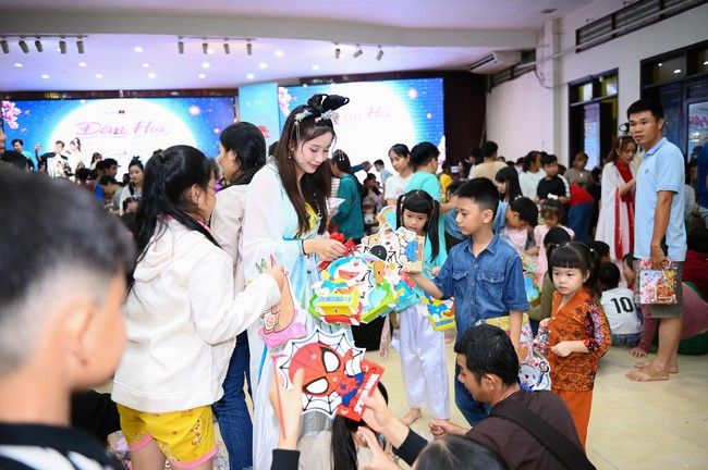 Full-Moon Festival performance program