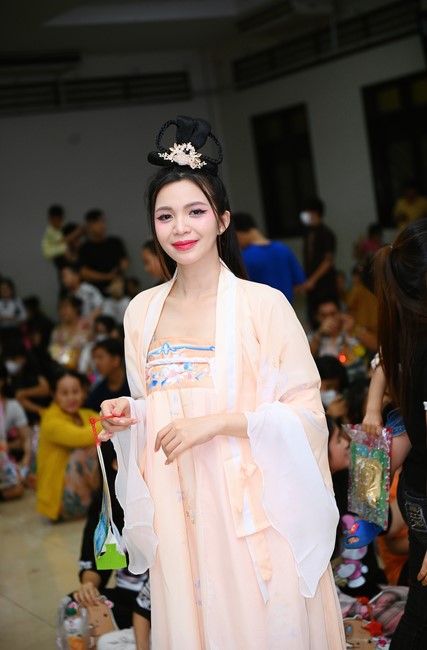 Full-Moon Festival performance program