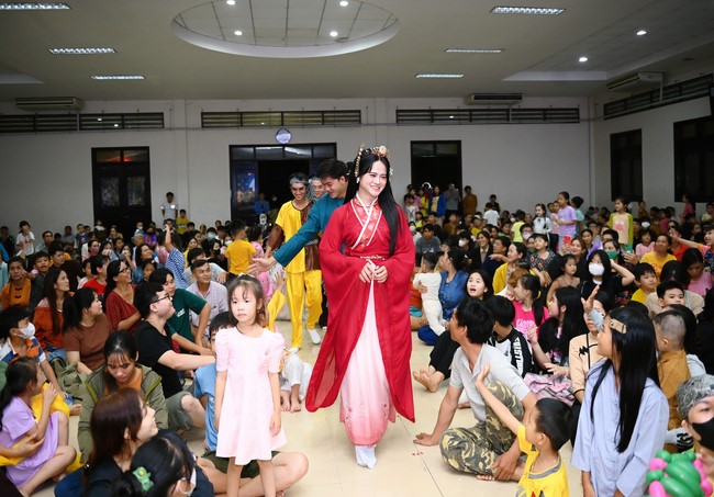 Full-Moon Festival performance program