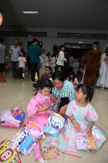 Full-Moon Festival performance program