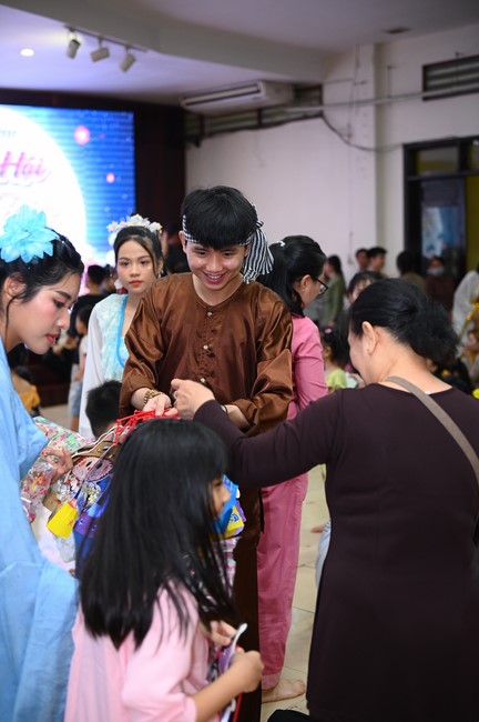 Full-Moon Festival performance program