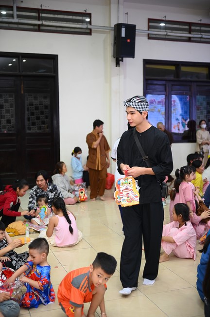 Full-Moon Festival performance program