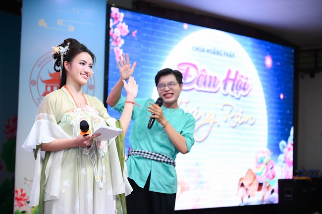 Full-Moon Festival performance program