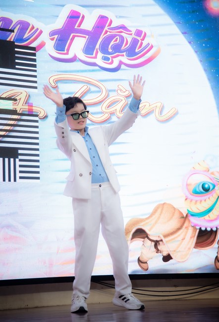 Full-Moon Festival performance program