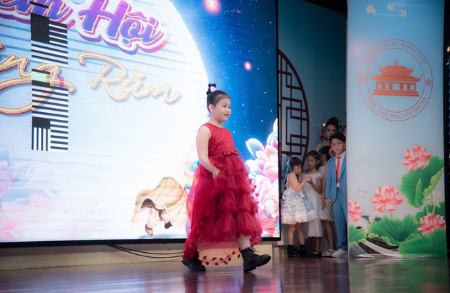 Full-Moon Festival performance program