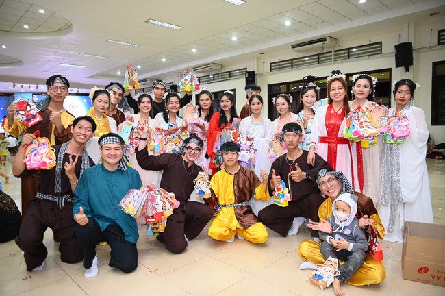 Full-Moon Festival performance program