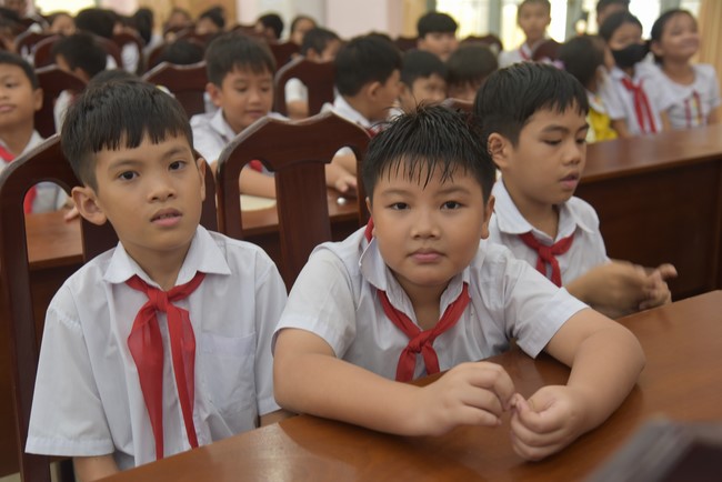 Ban Từ Thiện: Tặng quà Trung Thu cho các em học sinh thuộc xã Đôn Thuận, huyện Trảng Bàng, tỉnh Tây Ninh