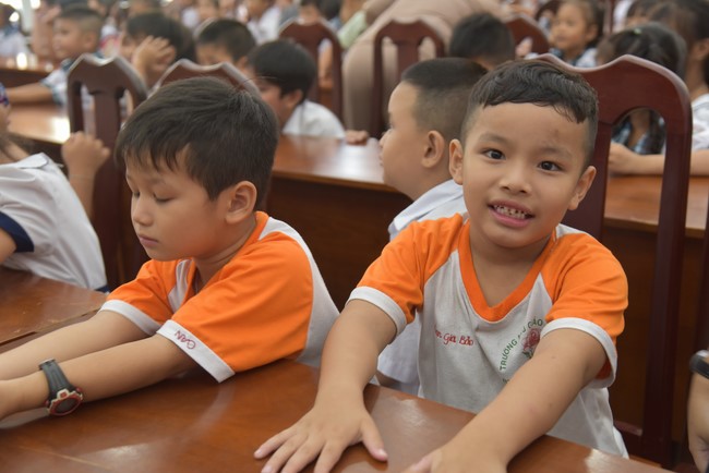 Ban Từ Thiện: Tặng quà Trung Thu cho các em học sinh thuộc xã Đôn Thuận, huyện Trảng Bàng, tỉnh Tây Ninh