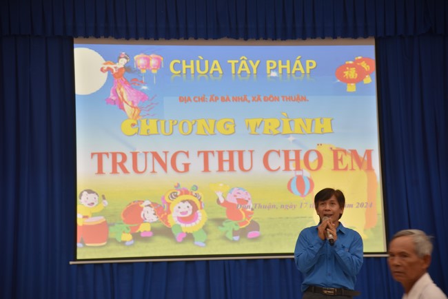 Ban Từ Thiện: Tặng quà Trung Thu cho các em học sinh thuộc xã Đôn Thuận, huyện Trảng Bàng, tỉnh Tây Ninh