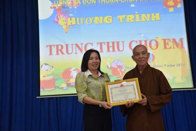 Ban Từ Thiện: Tặng quà Trung Thu cho các em học sinh thuộc xã Đôn Thuận, huyện Trảng Bàng, tỉnh Tây Ninh