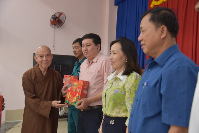 Ban Từ Thiện: Tặng quà Trung Thu cho các em học sinh thuộc xã Đôn Thuận, huyện Trảng Bàng, tỉnh Tây Ninh