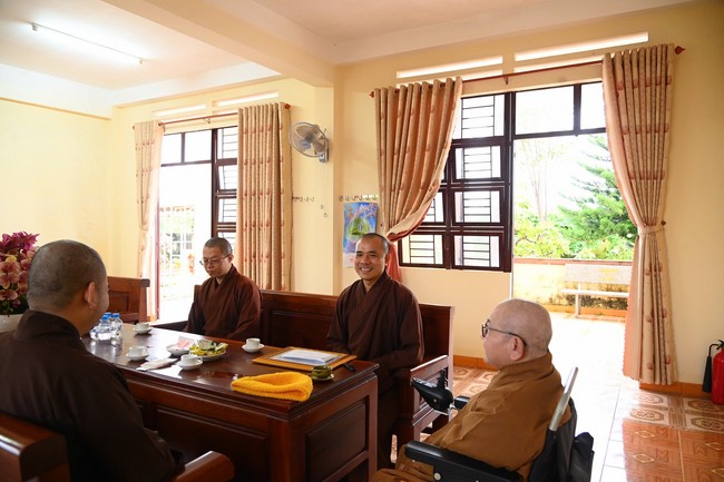 Quỹ đào tạo Tăng tài “Ngộ Chân Tử” cúng dường tại trường Trung cấp Phật học Gia Lai