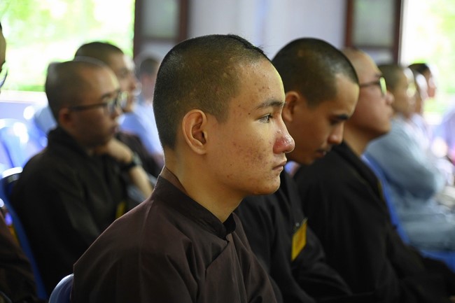 Quỹ đào tạo Tăng tài “Ngộ Chân Tử” cúng dường tại trường Trung cấp Phật học Thừa Thiên Huế và Học viện Phật giáo Việt Nam tại Huế.