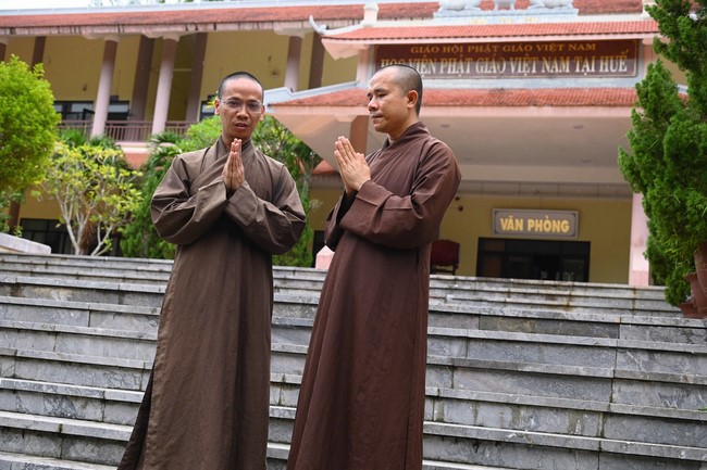 Quỹ đào tạo Tăng tài “Ngộ Chân Tử” cúng dường tại trường Trung cấp Phật học Thừa Thiên Huế và Học viện Phật giáo Việt Nam tại Huế.