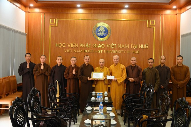 Quỹ đào tạo Tăng tài “Ngộ Chân Tử” cúng dường tại trường Trung cấp Phật học Thừa Thiên Huế và Học viện Phật giáo Việt Nam tại Huế.