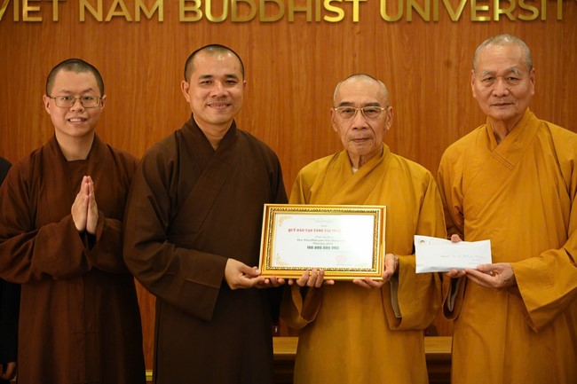 Quỹ đào tạo Tăng tài “Ngộ Chân Tử” cúng dường tại trường Trung cấp Phật học Thừa Thiên Huế và Học viện Phật giáo Việt Nam tại Huế.