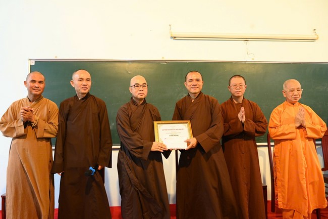 Quỹ đào tạo Tăng tài “Ngộ Chân Tử” cúng dường tại trường Trung cấp Phật học Đà Nẵng