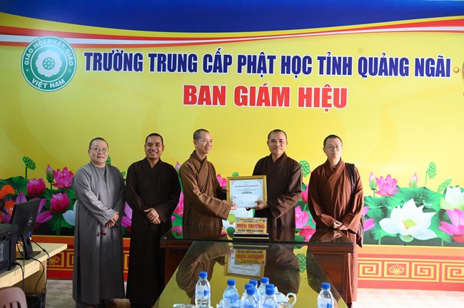 Quỹ đào tạo Tăng tài “Ngộ Chân Tử” cúng dường tại trường Trung cấp Phật học Quảng Ngãi