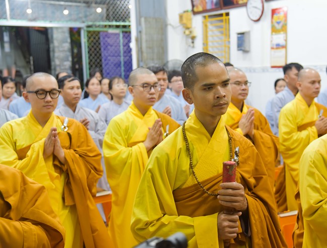 Buddhist Dieu Nguyet's death Anniversary at Minh Chat ashram