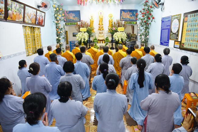 Buddhist Dieu Nguyet's death Anniversary at Minh Chat ashram