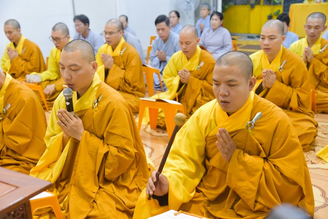 Buddhist Dieu Nguyet's death Anniversary at Minh Chat ashram