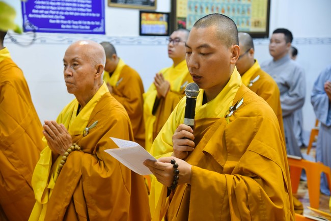 Buddhist Dieu Nguyet's death Anniversary at Minh Chat ashram