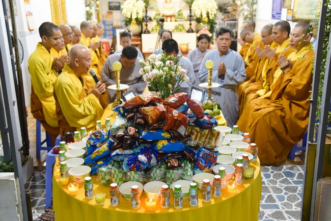 Buddhist Dieu Nguyet's death Anniversary at Minh Chat ashram