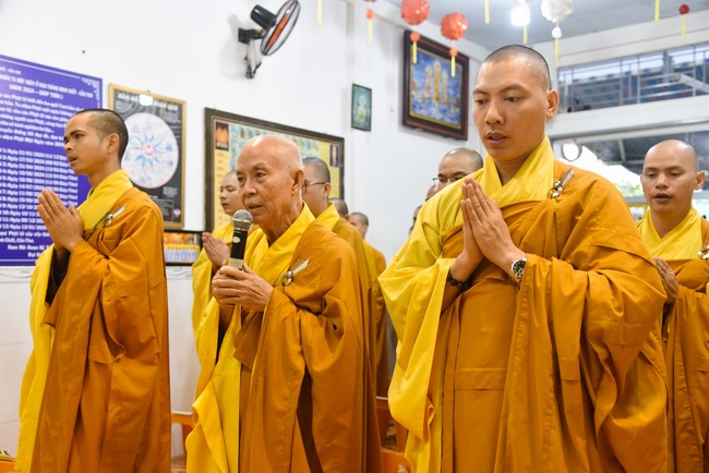 Buddhist Dieu Nguyet's death Anniversary at Minh Chat ashram