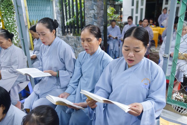 Buddhist Dieu Nguyet's death Anniversary at Minh Chat ashram