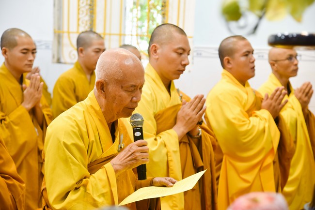 Buddhist Dieu Nguyet's death Anniversary at Minh Chat ashram