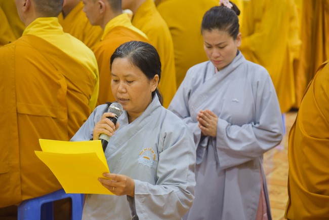 Buddhist Dieu Nguyet's death Anniversary at Minh Chat ashram