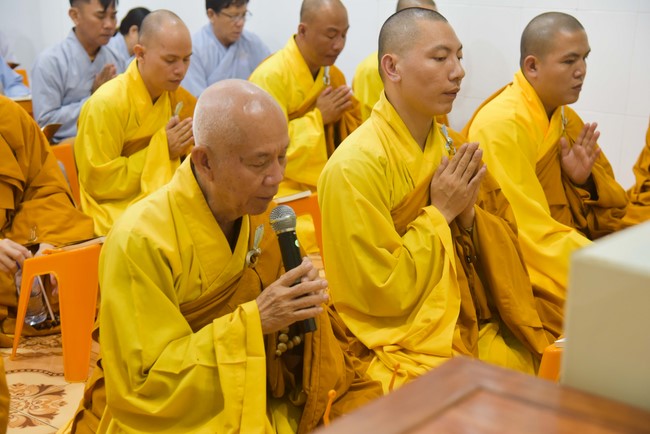 Buddhist Dieu Nguyet's death Anniversary at Minh Chat ashram