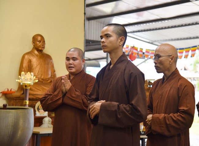 Buddhist Dieu Nguyet's death Anniversary at Minh Chat ashram