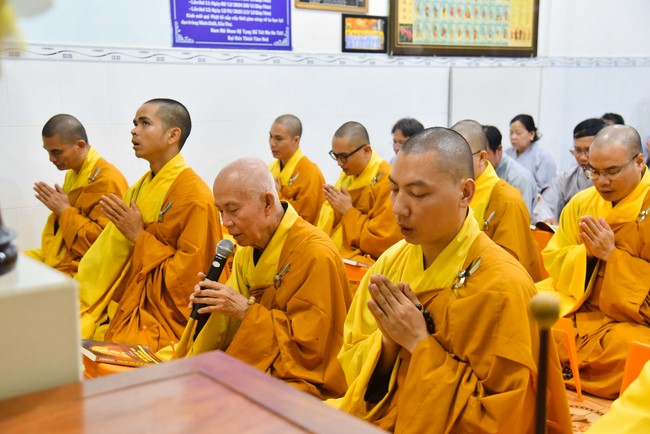 Buddhist Dieu Nguyet's death Anniversary at Minh Chat ashram