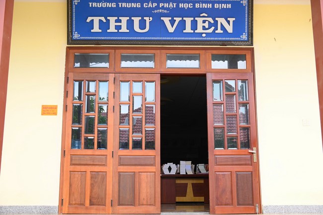 Donating to Binh Dinh Buddhist Intermediate School from NCT Education Talent Monk Fund