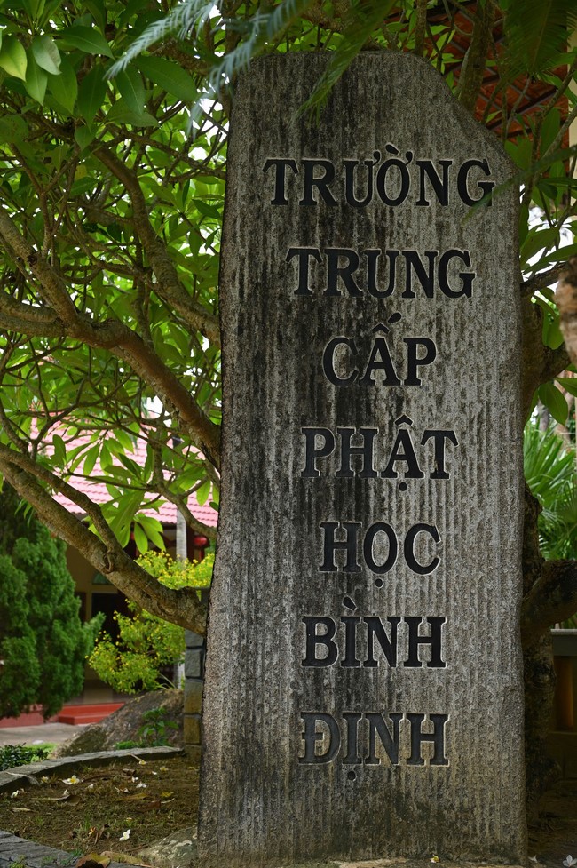 Donating to Binh Dinh Buddhist Intermediate School from NCT Education Talent Monk Fund