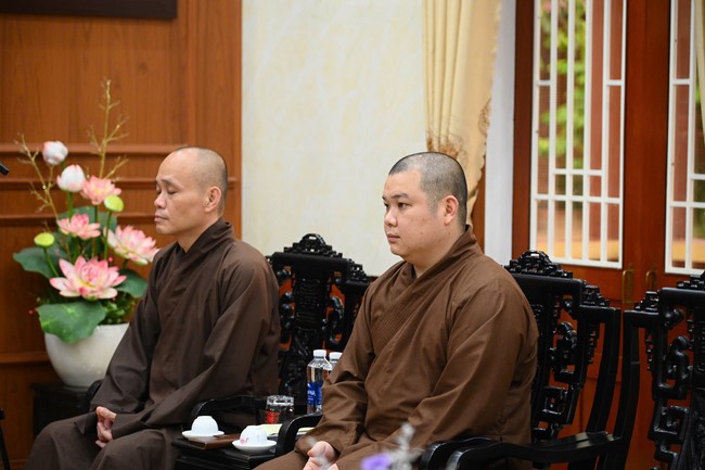 Donating to Binh Dinh Buddhist Intermediate School from NCT Education Talent Monk Fund