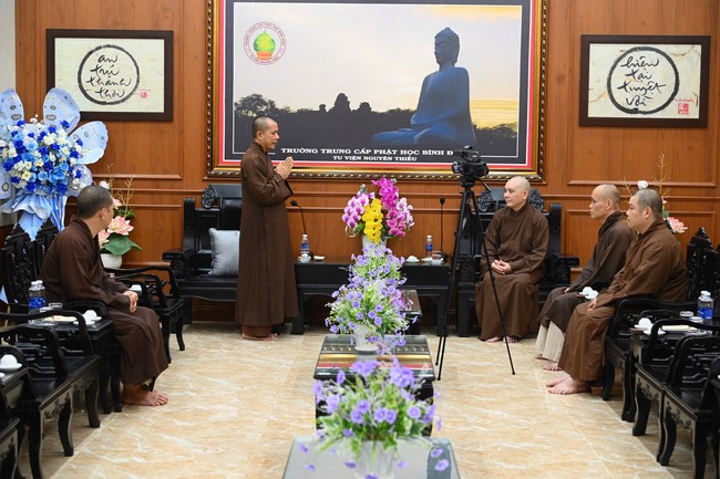 Donating to Binh Dinh Buddhist Intermediate School from NCT Education Talent Monk Fund