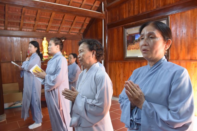 Offering to the Three Jewels at Hong Phap Pagoda - Binh Thuan by Charity Board