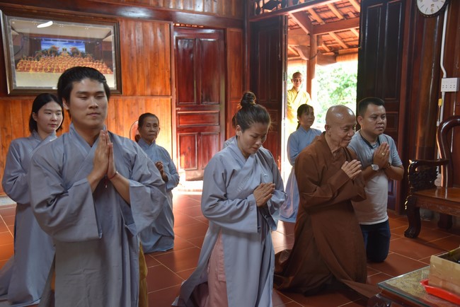 Offering to the Three Jewels at Hong Phap Pagoda - Binh Thuan by Charity Board
